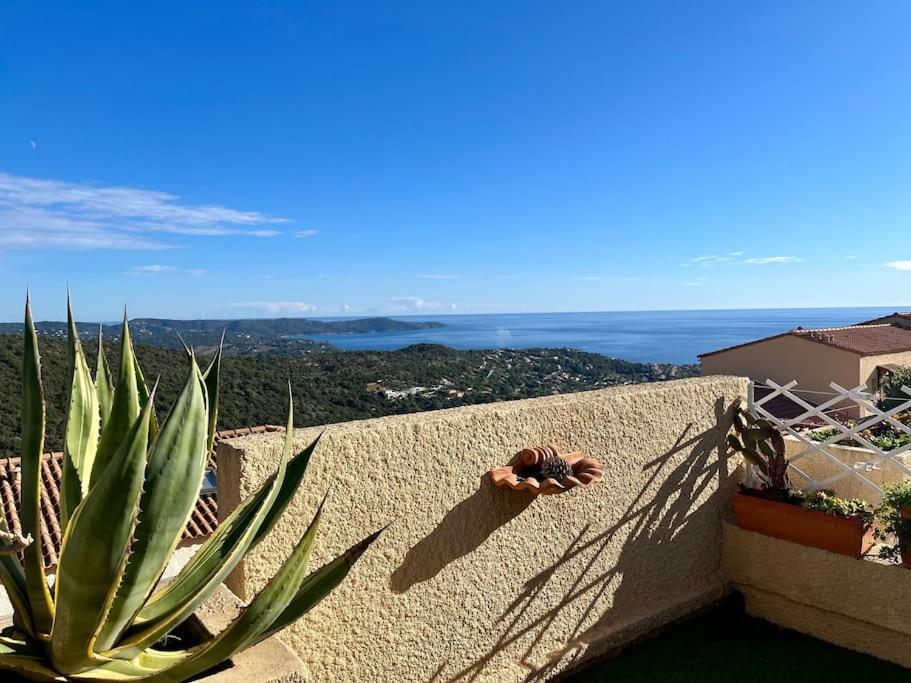 Appartement Avec Vue Panoramique Cavalaire-sur-Mer Exterior foto